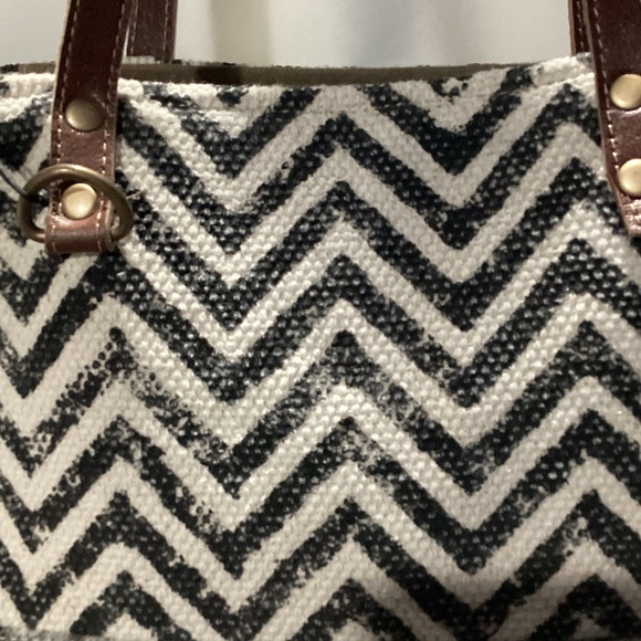 Myra‎ Chevron Patterned Tote Bag with Brown Straps - Picture 3 of 8